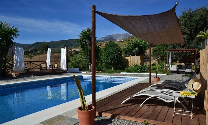 Tolox Casa | The African House, alojamiento sostenible entre Ronda y Málaga