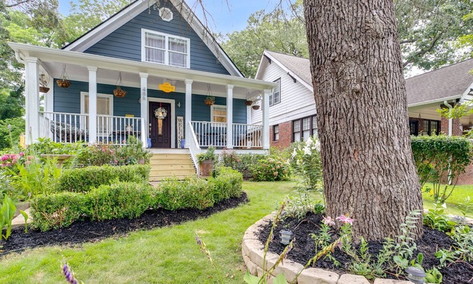 Westview Casa | The Agora! Minutes to Mercedes, Airport, Beltline