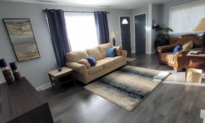 Greater South Side Casa | The Airport Sanctuary. Minutes to Airport and DWTN.