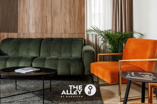 Tractorul Apartamento | The Alley by Kanopian