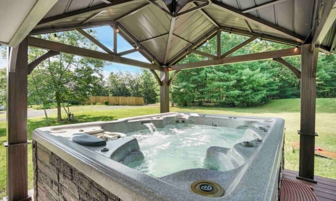 East Stroudsburg Casa | The Alpine House Retreat