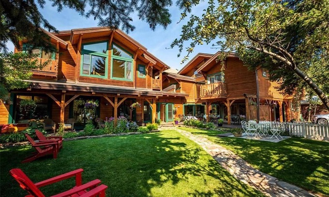 Jackson Hole Hotel | The Alpine House