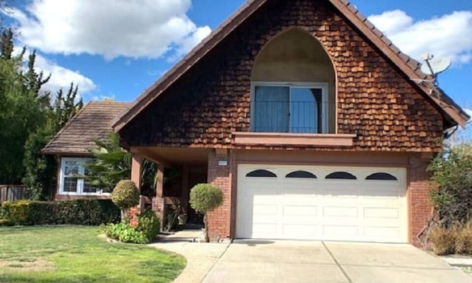 Mission Valley Casa | The Amapola: Large Home in Fremont W/AC & Parking