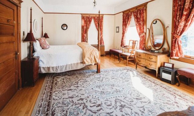 Trinidad Cama Y Desayuno | The Amati Suite · 1 BR Suite in Historic Mansion!