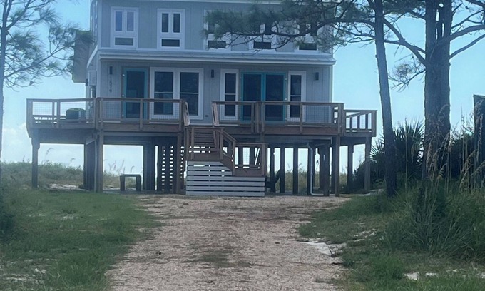 Alligator Point Casa | The Anchor. Gulf to Bay 3bed/3.5bath plus loft. Sleeps 6-8 NEW FOR FALL 2026