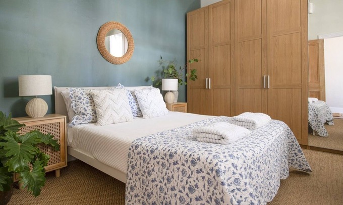South Fremantle Casa | The Anchorage - 300m from South Freo Dog Beach. Pet-friendly!