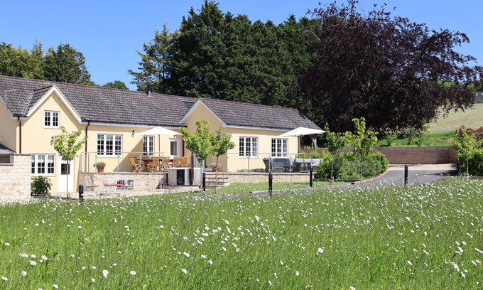 Chippenham Cabaña | THE ANCHORAGE @ NABLES FARM, family friendly in Upper Seagry