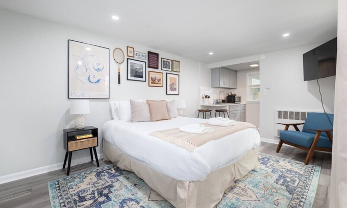Old Mystic Apartamento | The Andrews Studio · Near Mystic, Casinos + USCGA