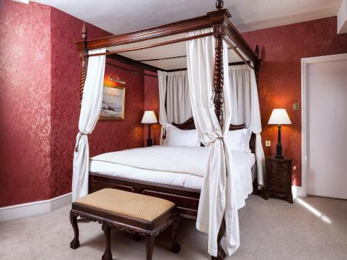 Guildford Hotel | The Angel Posting House & Livery