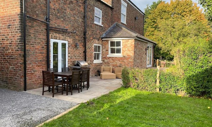 Scawton Casa | The Annex: 2 bedroom cottage, countryside, peaceful getaway with garden