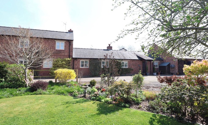 Malpas Cabaña | THE ANNEX, romantic, character holiday cottage in Malpas