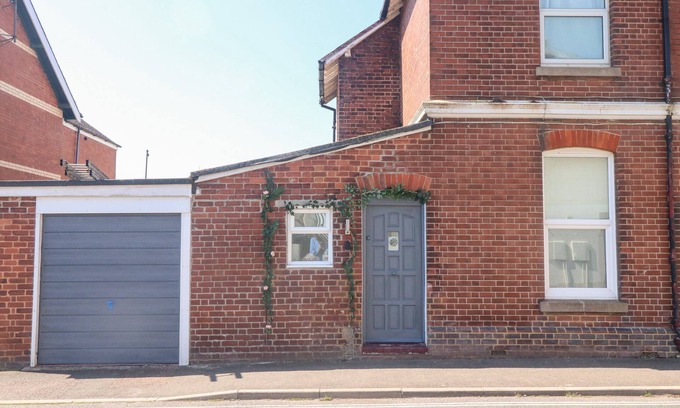 Starcross Cabaña | THE ANNEX, romantic in Starcross, Devon