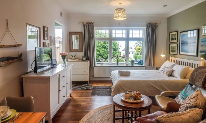 Lyme Regis Cabaña | The Apartment at Queen Anne's Lodge