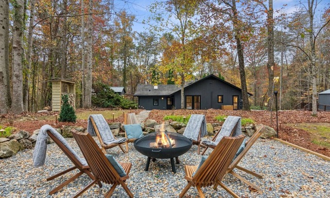 Dahlonega Casa | The Apex - Hot tub, gym, wine, waterfalls & more!