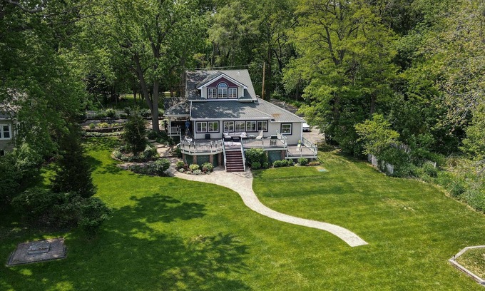 Spring Grove Casa | The April Inn - A Victorian Waterfront Retreat