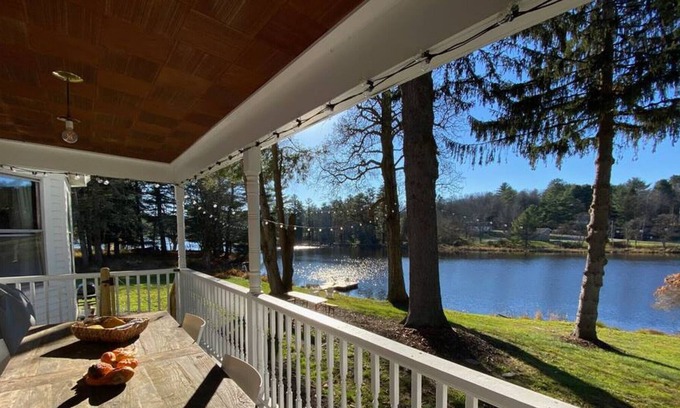 Jeffersonville Casa | The Archibald on Kenoza Lake