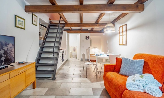 Arcola Apartamento | The Arcolan Cottage! Your Medieval Getaway x4