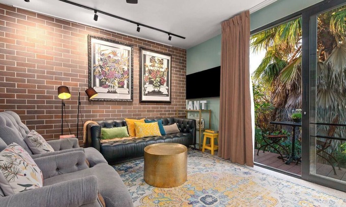 Petersham Casa | The Art Haus Retro Chic Hideaway near Local Gems
