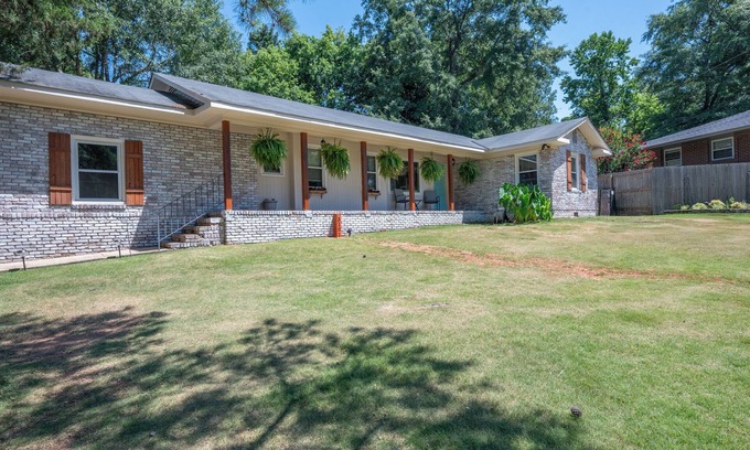 Fortson Casa | The Art House: Stylish Retreat N. Columbus. Perfect for Ft Benning celebrations!