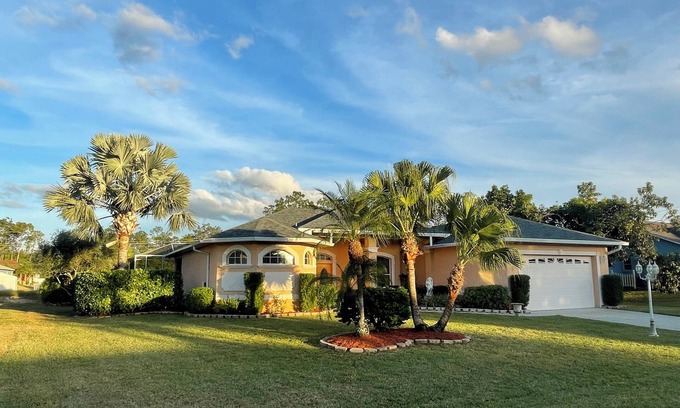 Joel Casa | The ArtHouse - modern, stylishly furnished vacation home with pool!