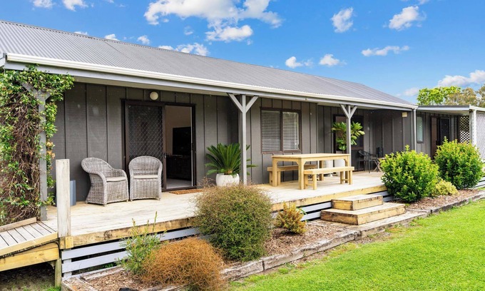 Matakana Casa | The Artisans Rest - Matakana Village Holiday Home
