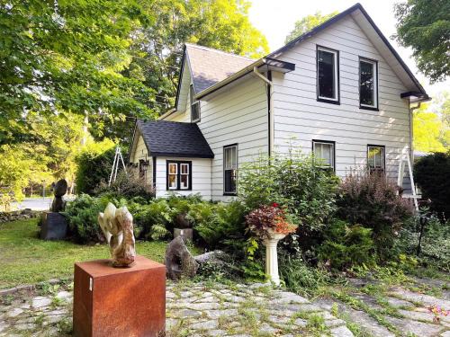 Nottawa Casa | The Artists' House Getaway