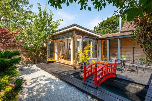 Hove Apartamento | The Artists Studio - With Unique Japanese Garden