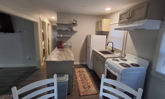 Lake George Casa | The Ash House @ Glen Lake 1 mile from Six Flags theme park & The Factory Outlets