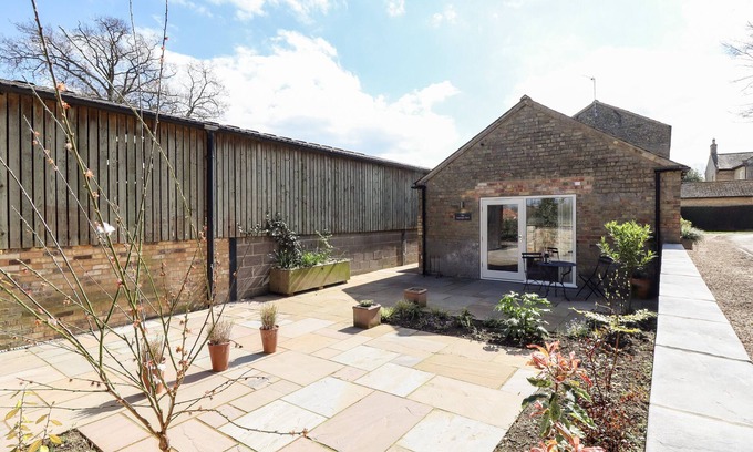 Sleaford Casa | THE ASPARAGUS SHED, pet friendly, with a garden in Heckington