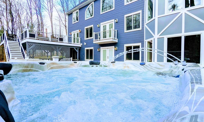 Stillwater Casa | The Athena hideaway - hottub, firepit, lake & racetrack