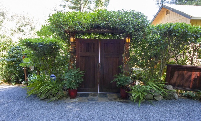 Forestville Cabina | The Attic At The Red Chateau - En el corazón del Russian River Wine Valley