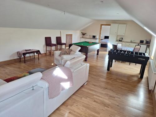 Castlewarren Apartamento | The Attic