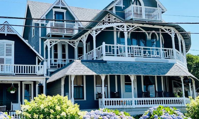 Oak Bluffs Casa | The Attleboro House