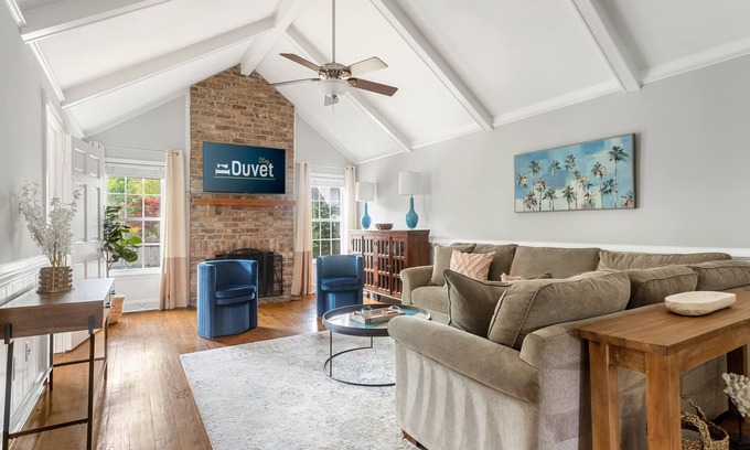 Mount Pleasant Casa | The Attwood | Close To Town Center !
