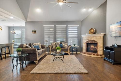 Aubrey Casa | The Aubrey Escape with Fenced Backyard