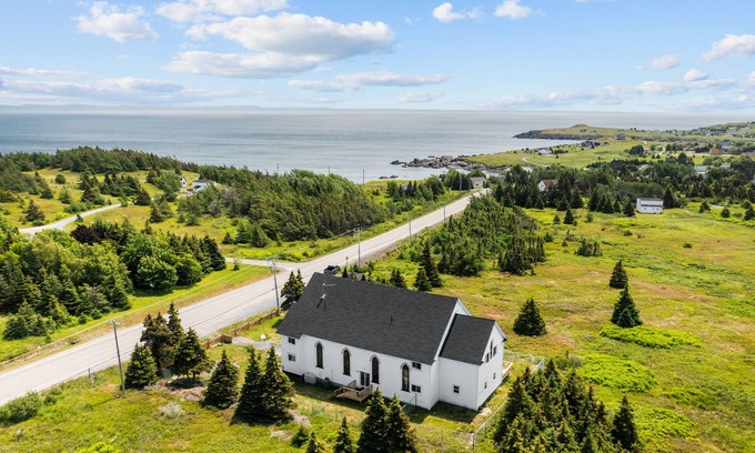 Small Point-Adam's Cove Cabaña | The Avalon Church Cottage