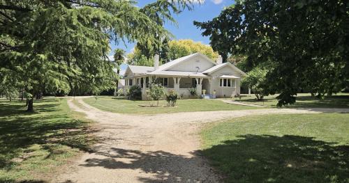 Blayney Casa | The Avenue Anahdale - Hidden 2.7 Acre Estate in town