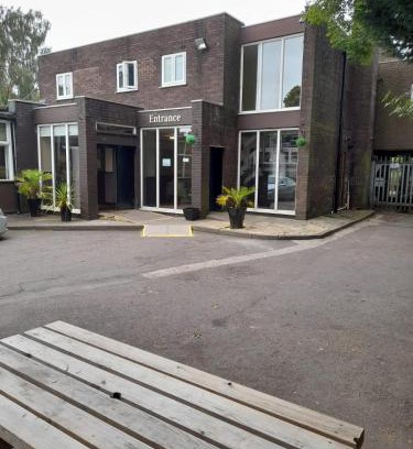 Birmingham Hotel | The Avenue Club and Lodge