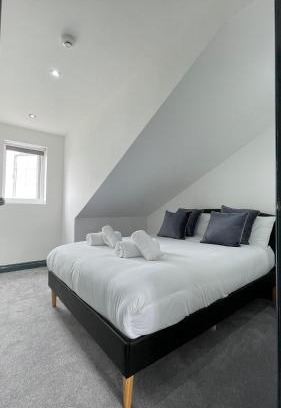 Welford Apartamento | The Aylestone - Leicester City 2 Bed Top Floor Apartment , Free Parking by YO ROOM!