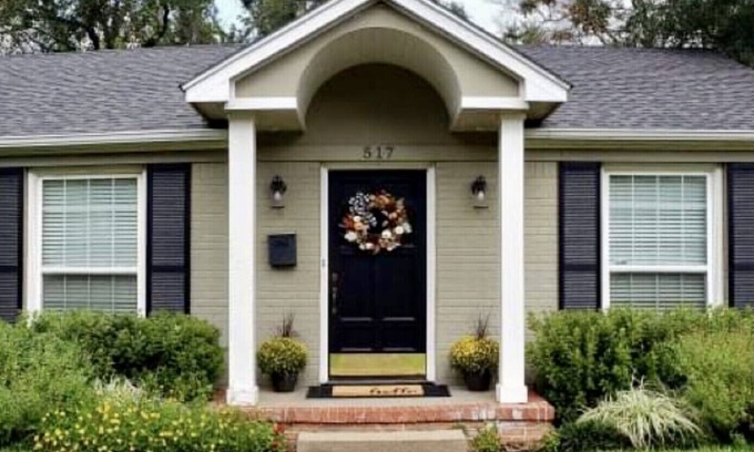Tyler Casa | The Azalea Cottage, Bergfeld Park!