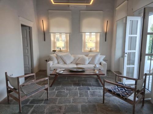 Sifnos Casa | The Azero Exambela Sifnos