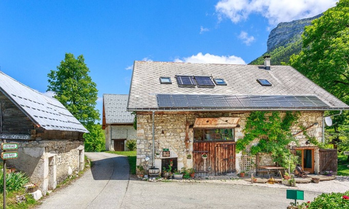 Saint-Pierre-d'Entremont Casa | El establo y la regadera: cuatro estaciones en el corazón de Chartreuse
