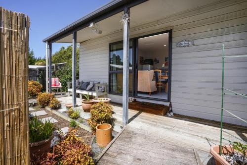 Waikuku Beach Casa | The Bach at Old Broadway - Waikuku Beach Retreat