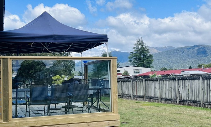 Te Anau Casa | THE BACH 🏡 Small kiwi bach, close to town.