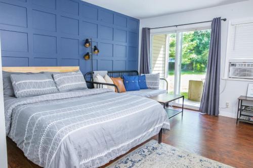 Harrison Hot Springs Apartamento | The Backyard at Cedar Springs Walk to Lake and Hot Springs