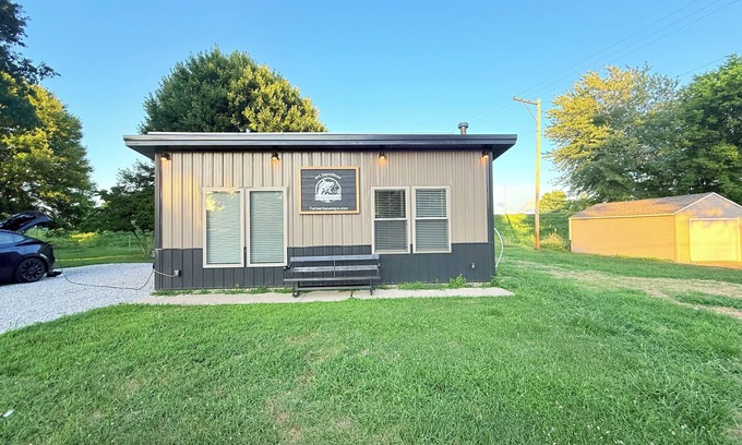 Keyesport Cabina | The Bait Shop Cabin off Carlyle Lake