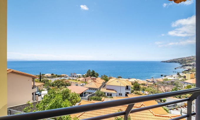 Santa Cruz Chalet De Esquí | The Balcony - By Wehost