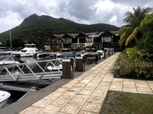 Black River Apartamento | The Balise Marina Suite