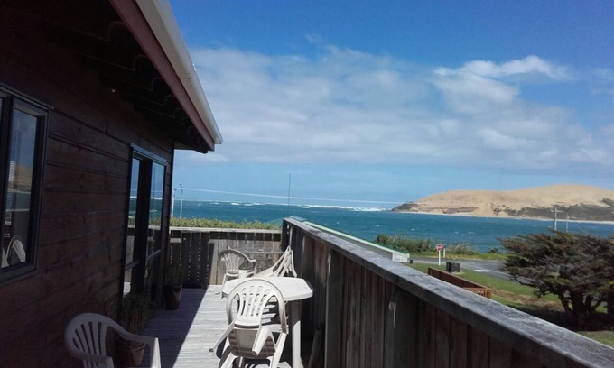 Omapere Casa | El establecimiento, el Bar Hokianga