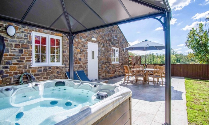Nantgarw Casa | The Barn - 4 Bedroom - Tyn-Y-Coed Farm - Cardiff